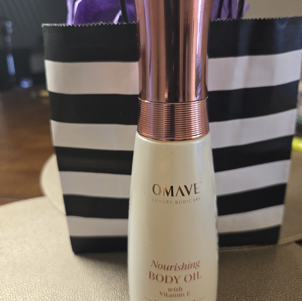 Body Oil - Picture 3 of 7
